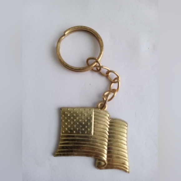 Patriotic USA Flag Lot of Vintage Pins And‎ Key Chain United States Of America - Picture 5 of 9